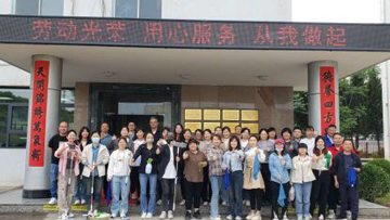 “勞動(dòng)光榮、用心服務(wù)、從我做起” 西安遠(yuǎn)大德天藥業(yè)五一大掃除